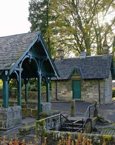 The well with the renovated washhouse.